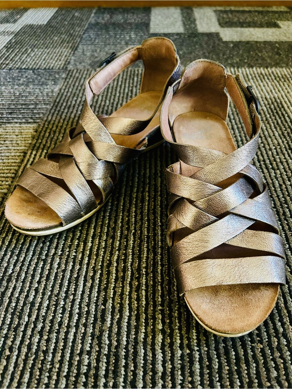 Dansko Metallic Pewter Vivian Gladiator Adjustable Low Wedge Sandals 36 5.5 6